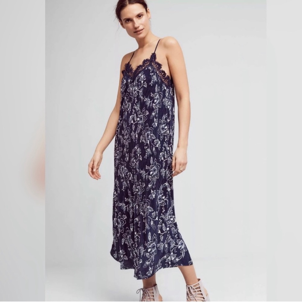 Moon River | marsilea dress midi lace crochet v-neck lettuce hem Sz S